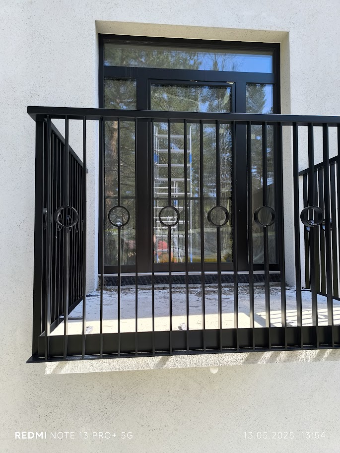 Metala balkona margas 3