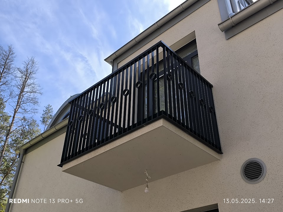 Metala balkona margas