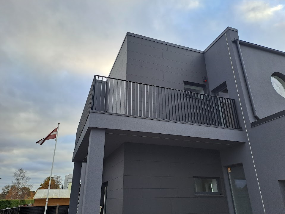 Metala stikla balkona margas