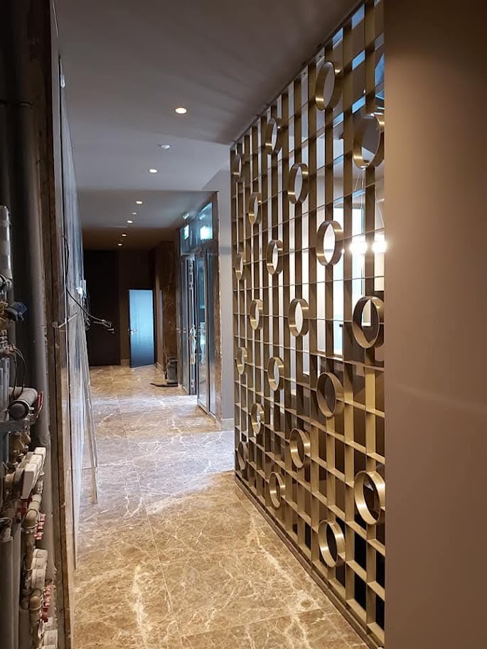 Dekorativa metala siena